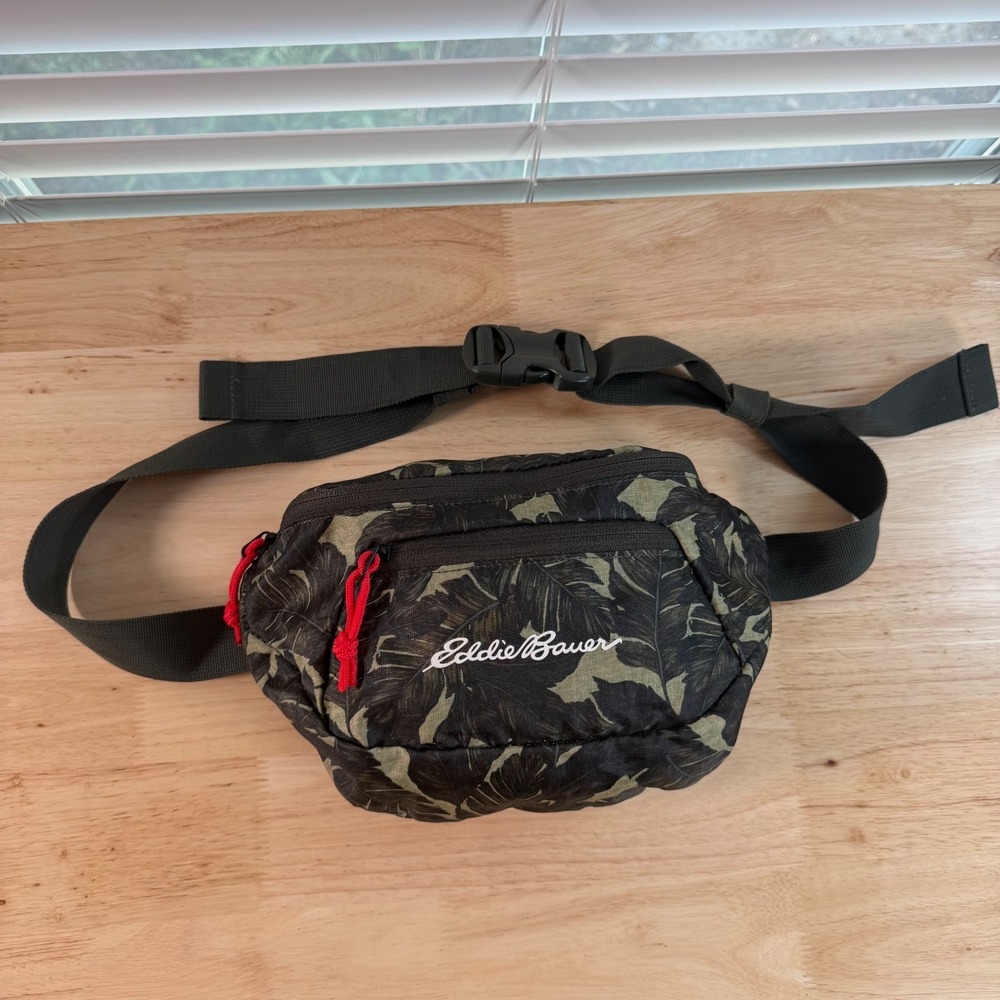 Eddie Bauer Stowaway Tropical Leaf Camo Zipper Packable Waist Pack Fanny